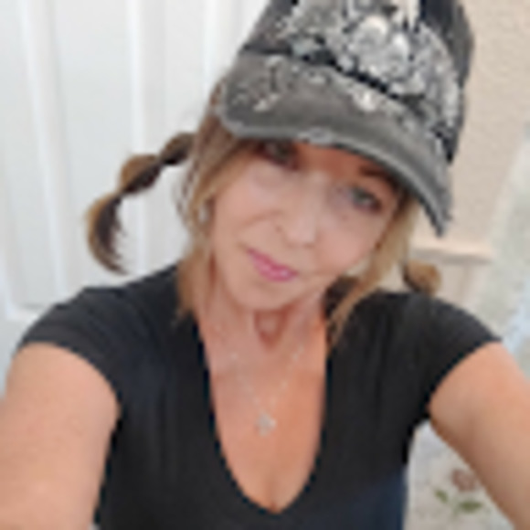 Meet your Posher, Denise - Picture 1 of 1
